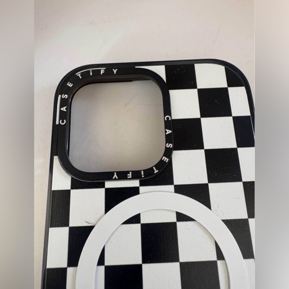 Six iPhone 15 Pro Max Cases - Casetify / Casely / Spigen / Velvet Caviar - Picture 7 of 7